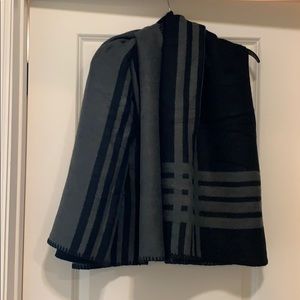 BB Dakota Black & Grey Poncho